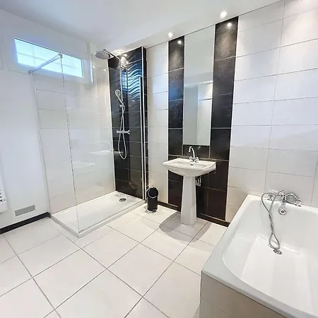 Hébergement de vacances Maison Calme, Proche Et Commerces à Jullouville, Jardin Clos, 3 Chambres, Idéale - Fr-1-361-381 *
