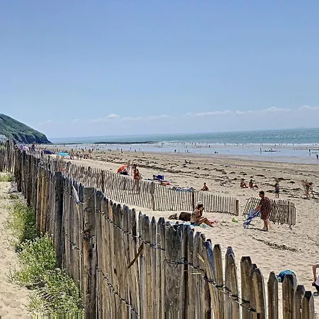 Hébergement de vacances Maison Calme, Proche Et Commerces à Jullouville, Jardin Clos, 3 Chambres, Idéale - Fr-1-361-381