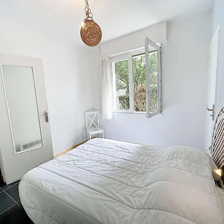 Hébergement de vacances Maison Calme, Proche Et Commerces à Jullouville, Jardin Clos, 3 Chambres, Idéale - Fr-1-361-381