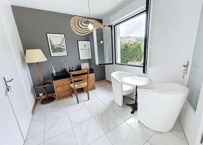 Vakantiehuis Maison Calme, Proche Et Commerces A Jullouville, Jardin Clos, 3 Chambres, Ideale - Fr-1-361-381