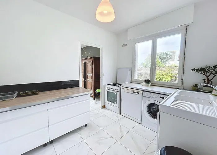 Maison Calme, Proche Et Commerces A Jullouville, Jardin Clos, 3 Chambres, Ideale - Fr-1-361-381 Vakantiehuis