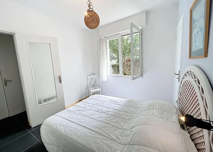 Vakantiehuis Maison Calme, Proche Et Commerces A Jullouville, Jardin Clos, 3 Chambres, Ideale - Fr-1-361-381