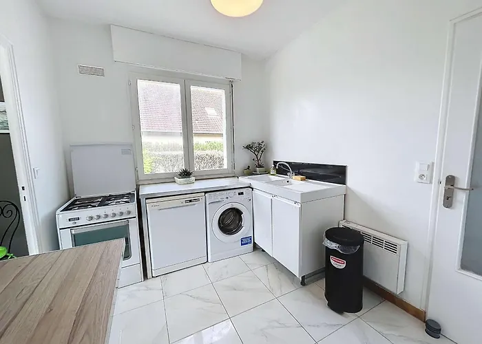 Vakantiehuis Maison Calme, Proche Et Commerces A Jullouville, Jardin Clos, 3 Chambres, Ideale - Fr-1-361-381 *