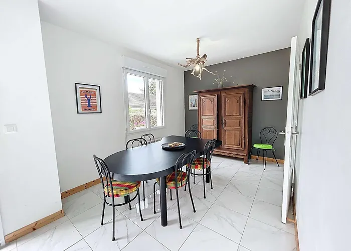 Vakantiehuis Maison Calme, Proche Et Commerces A Jullouville, Jardin Clos, 3 Chambres, Ideale - Fr-1-361-381 Jullouville-les-Pins